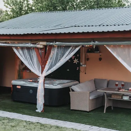 Alina Apartman Apartment